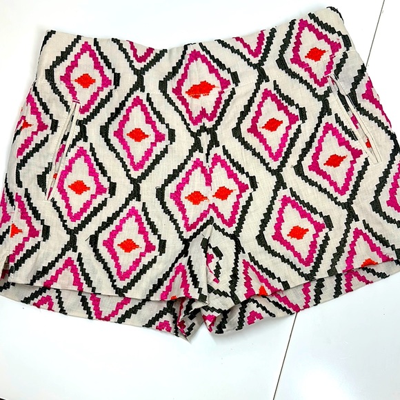 LOFT Pants - Ann Taylor Loft Riviera Embroidered High Waist Shorts Size 6